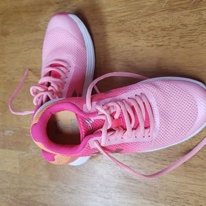 Childrens Under Armour tennis shoes, sz 3.5